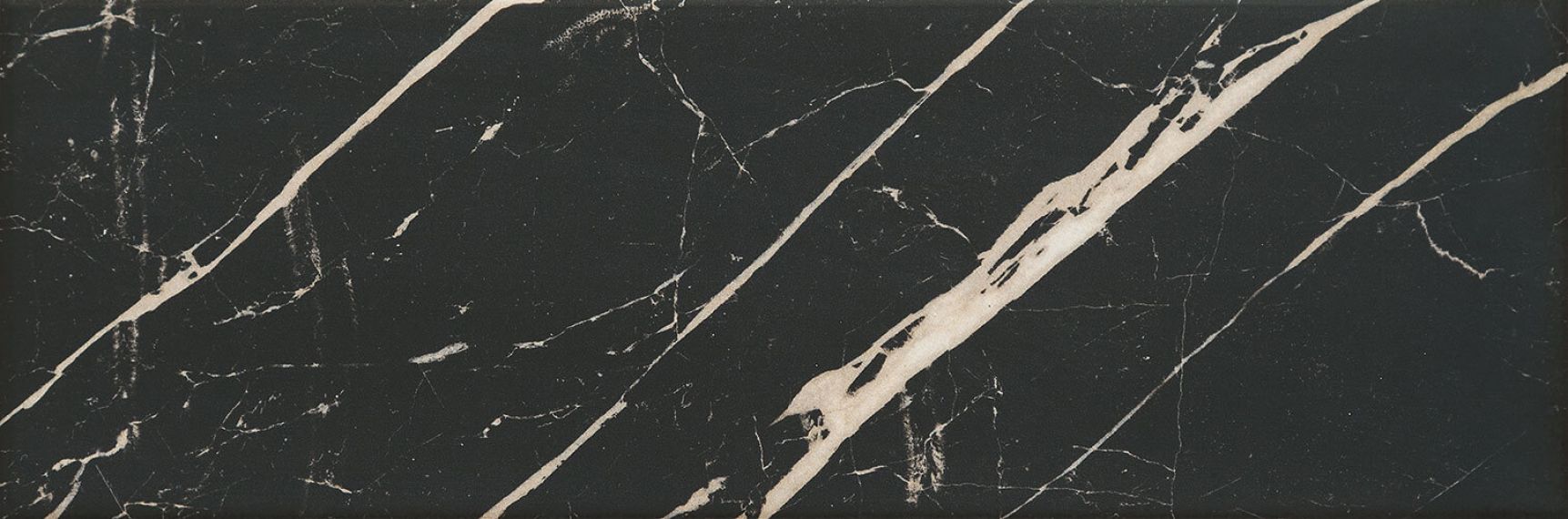 W- Carilla black 14.8x44.8