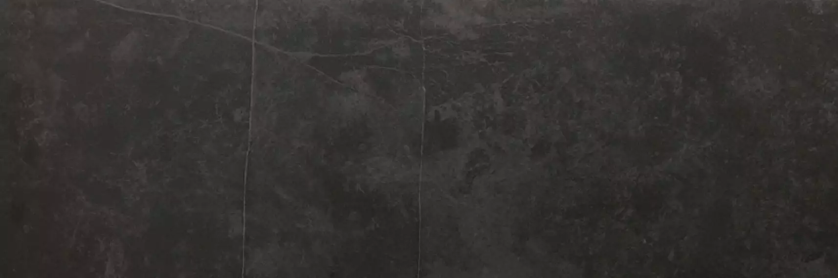 V1440352 Magma Black 33.3x100