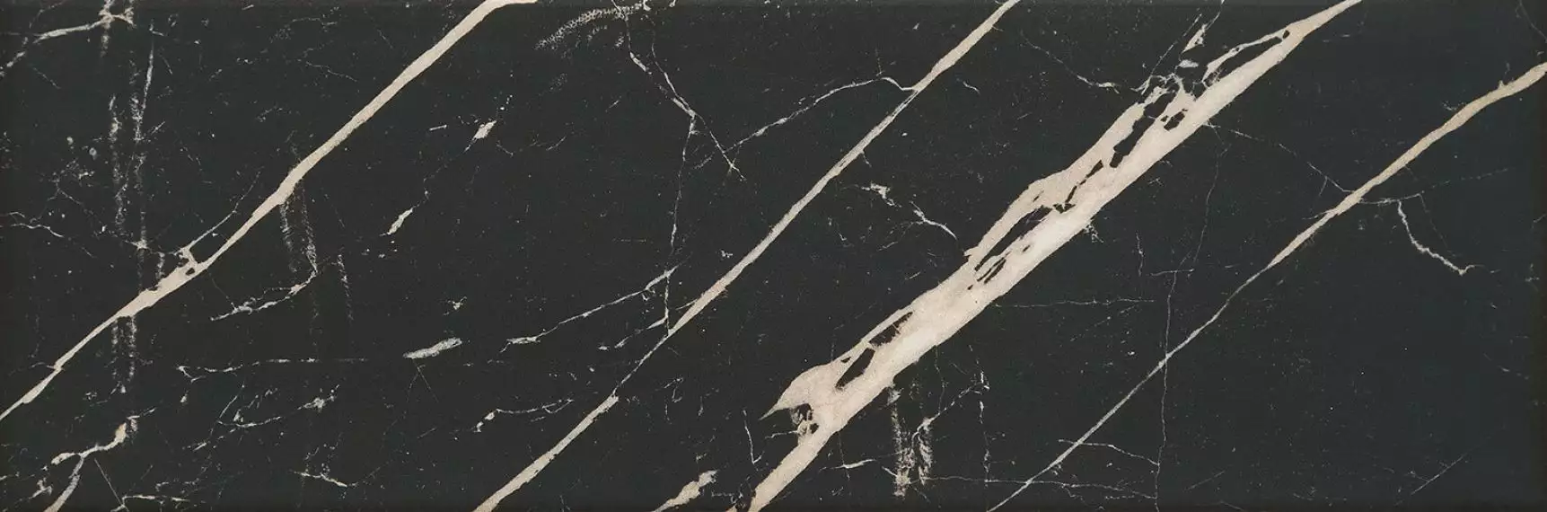 W- Carilla black 14.8x44.8